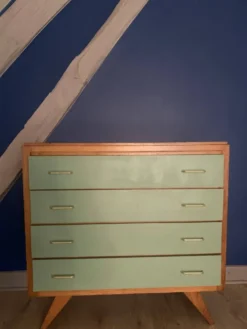 Commode vintage en bois – 4 tiroirs vert d’eau – pieds compas