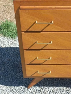 Commode vintage en chêne blond pieds compas 4 tiroirs des années 50