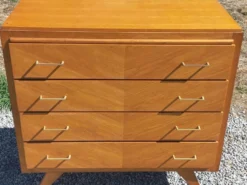 Commode vintage en chêne blond pieds compas 4 tiroirs des années 50