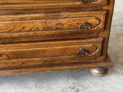 Commode vintage en chêne et placage à 4 tiroirs