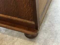 Commode vintage en chêne et placage à 4 tiroirs