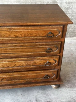 Commode vintage en chêne et placage à 4 tiroirs