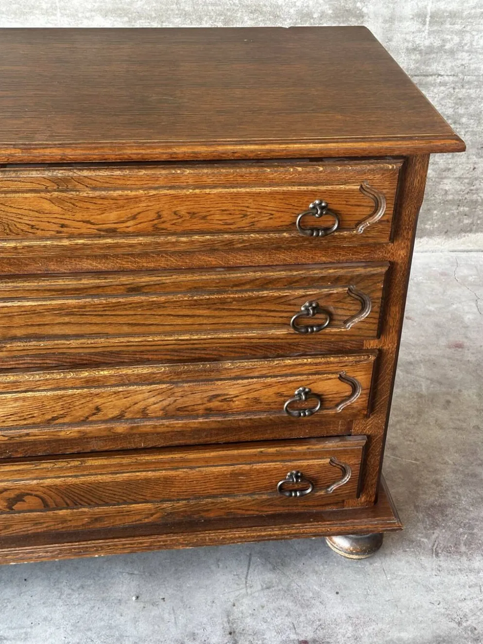 Commode vintage en chêne et placage à 4 tiroirs