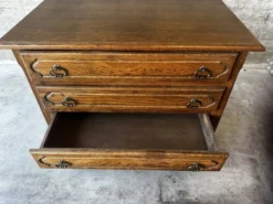 Commode vintage en chêne et placage à 4 tiroirs