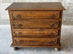 Commode vintage en chêne et placage à 4 tiroirs