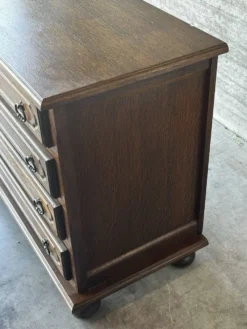 Commode vintage en chêne et placage à 4 tiroirs