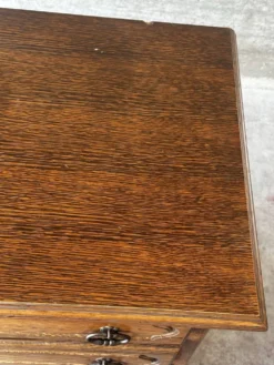 Commode vintage en chêne et placage à 4 tiroirs