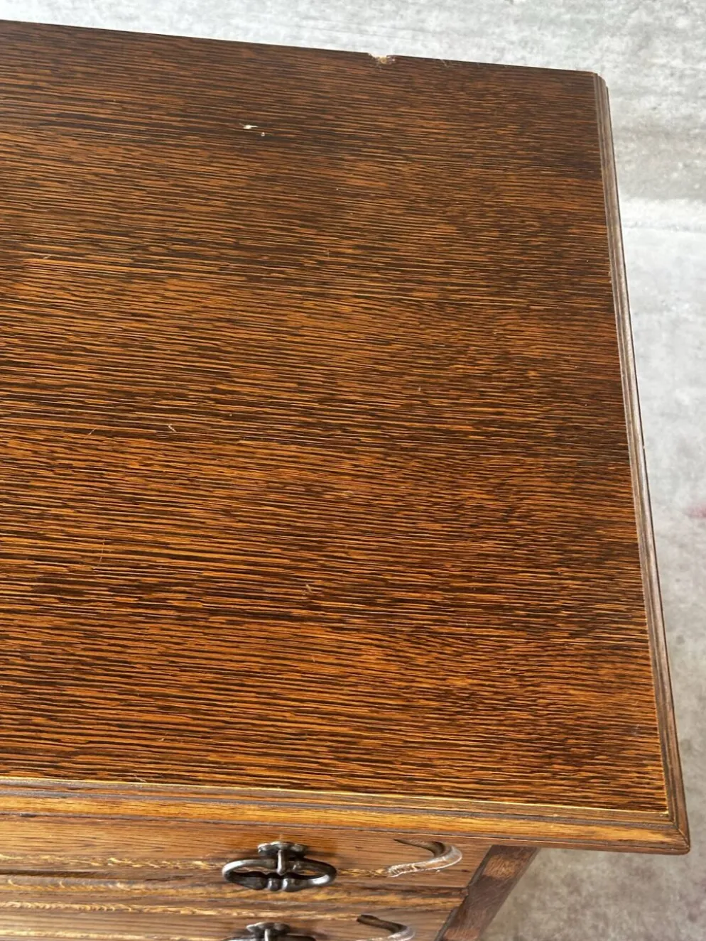 Commode vintage en chêne et placage à 4 tiroirs
