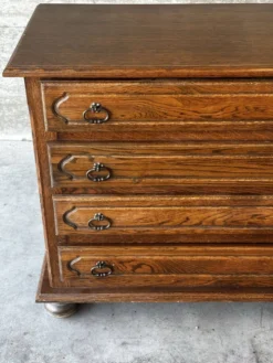 Commode vintage en chêne et placage à 4 tiroirs