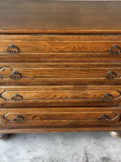 Commode vintage en chêne et placage à 4 tiroirs