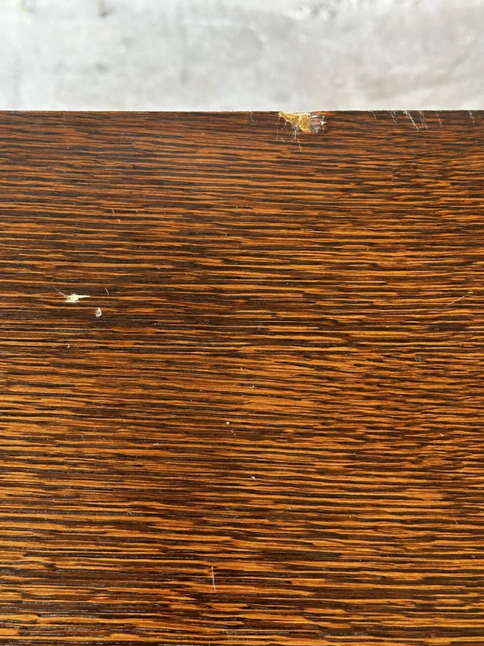 Commode vintage en chêne et placage à 4 tiroirs
