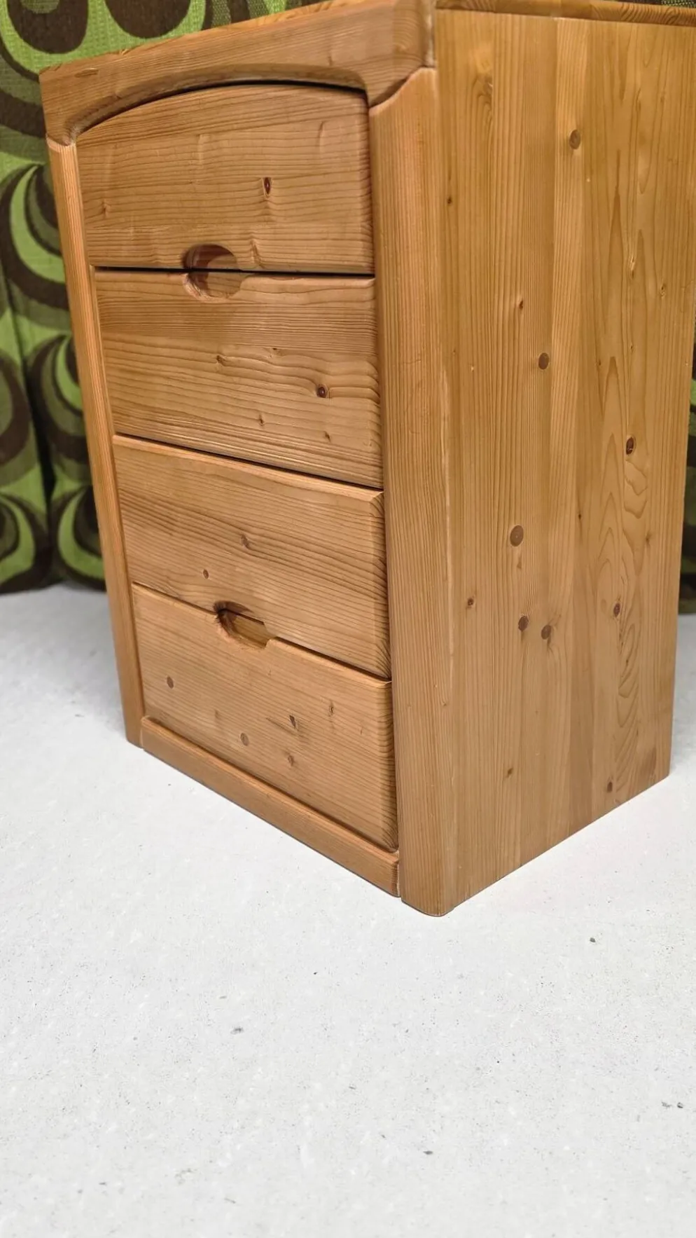 Commode vintage en pin massif Style danois Scandinave Années 80
