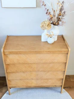 Commode vintage rénovée, années 50 60, style scandinave et moderniste