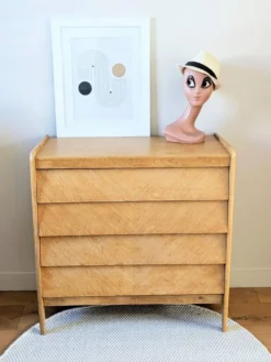 Commode vintage rénovée, années 50 60, style scandinave et moderniste