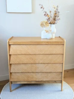 Commode vintage rénovée, années 50 60, style scandinave et moderniste