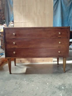 Commode vintage sauteuse pieds compas tournés