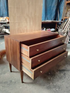 Commode vintage sauteuse pieds compas tournés