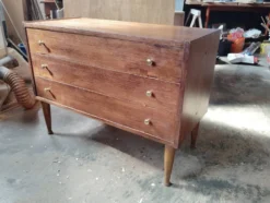 Commode vintage sauteuse pieds compas tournés