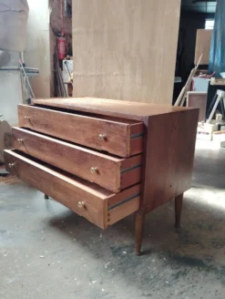 Commode vintage sauteuse pieds compas tournés