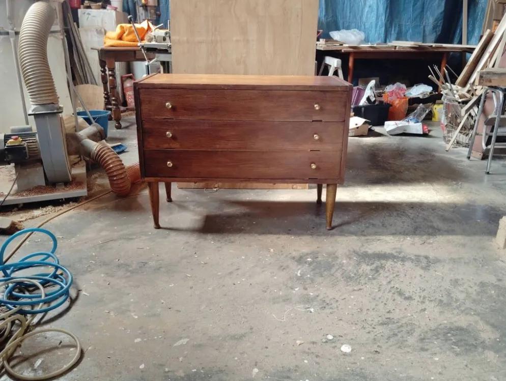 Commode vintage sauteuse pieds compas tournés