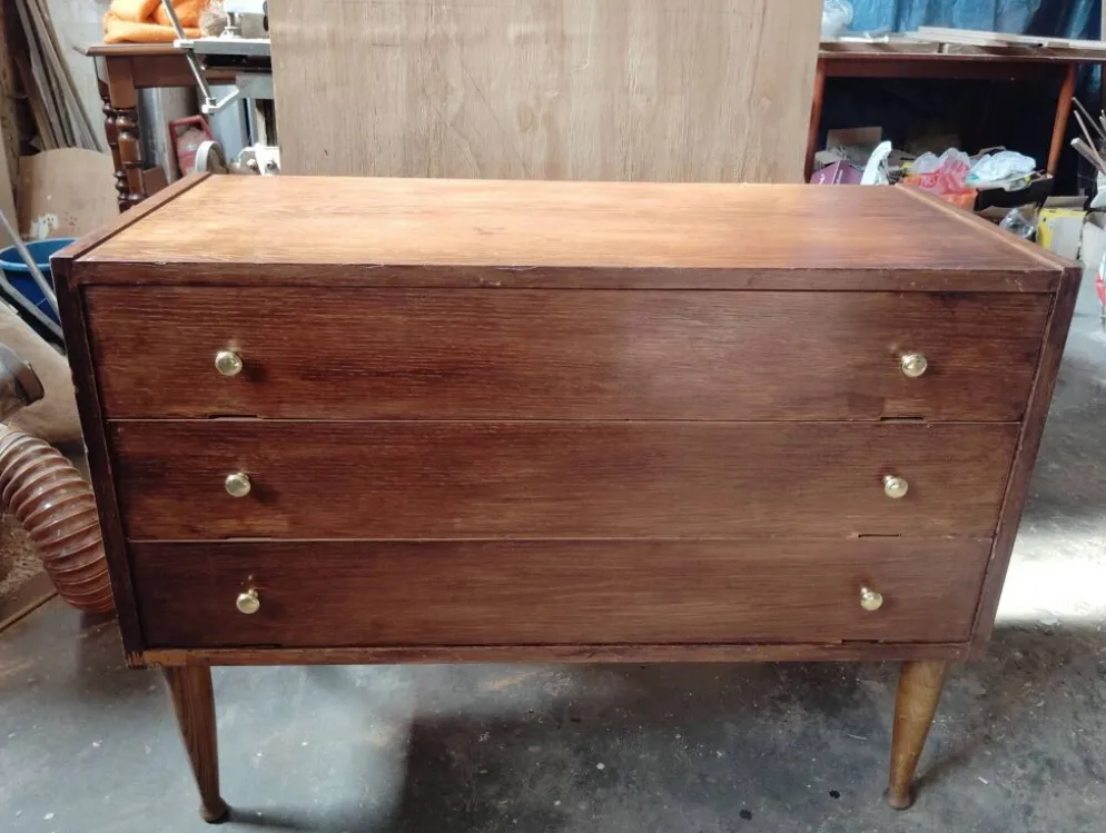 Commode vintage sauteuse pieds compas tournés