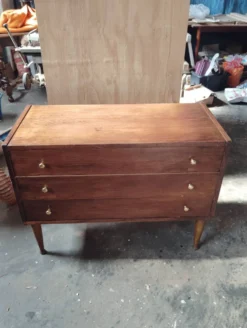 Commode vintage sauteuse pieds compas tournés
