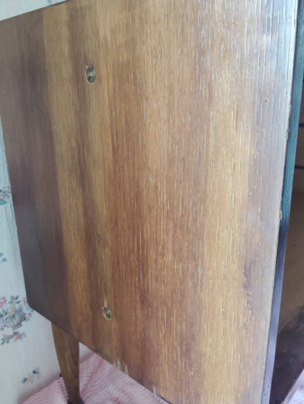 Commode vintage sauteuse pieds compas tournés