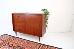 Commode vintage style années 60-70, motif teck, style rétro.