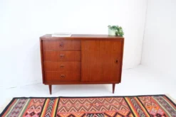 Commode vintage style années 60-70, motif teck, style rétro.