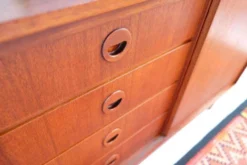 Commode vintage style années 60-70, motif teck, style rétro.