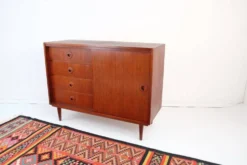 Commode vintage style années 60-70, motif teck, style rétro.