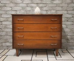 Commode vintage 4 tiroirs en bois – années 60/70