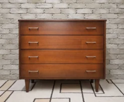Commode vintage 4 tiroirs en bois – années 60/70