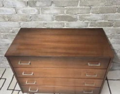Commode vintage 4 tiroirs en bois – années 60/70