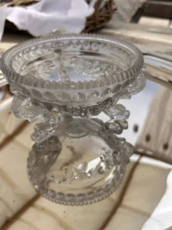 Compotier en verre pressé antique Portieux – Plat en forme de dauphin, poisson et coquillage