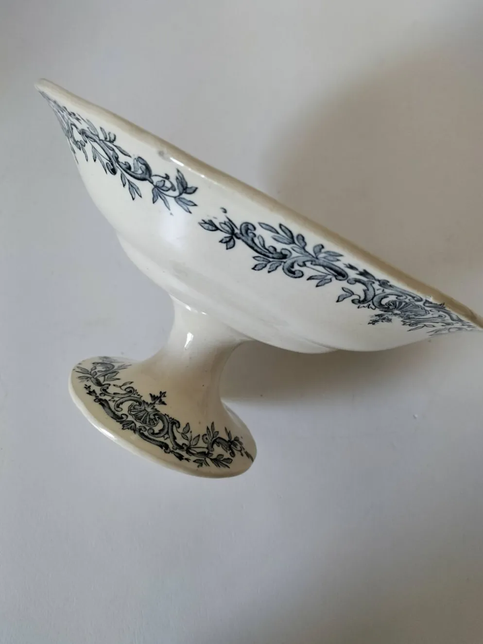 Compotier sur piédouche Longchamp, modèle Régent, période R. Charbonnier