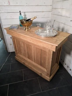 Comptoir ancien de bistrot en sapin