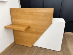 Comptoir blanc et bois – meuble d’accueil rangement