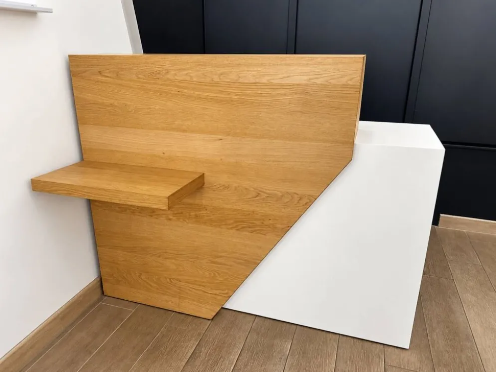 Comptoir blanc et bois – meuble d’accueil rangement