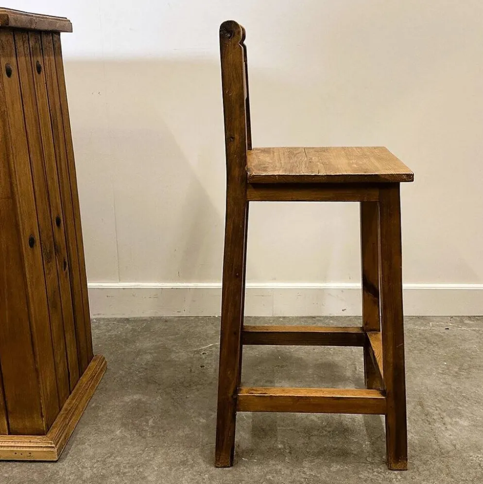 Comptoir de bar en bois massif rustique avec 4 tabourets assortis – porte-bouteilles et rangement