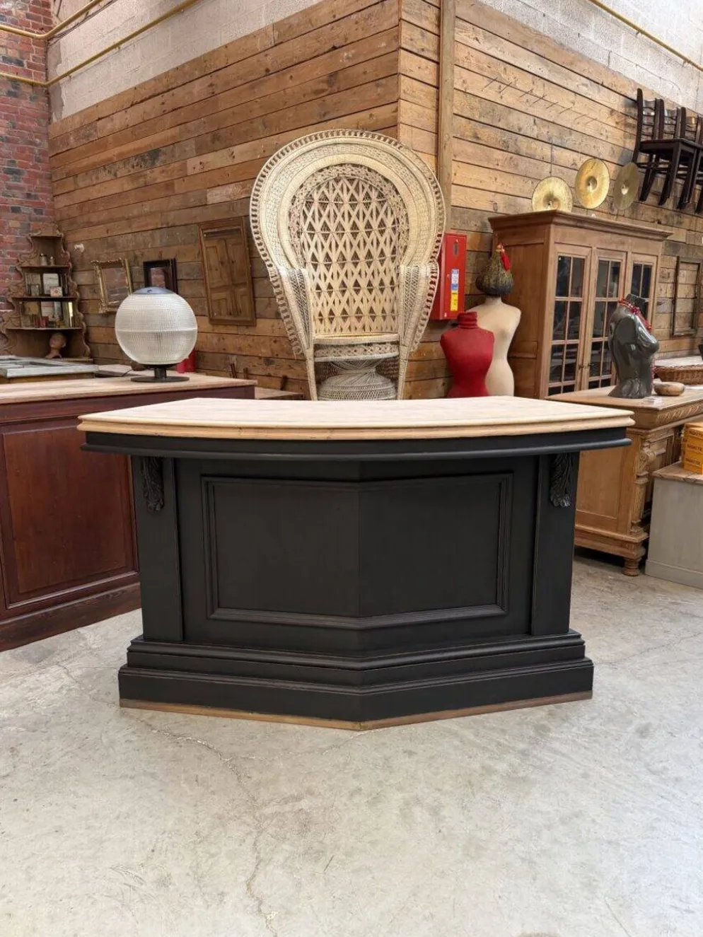 Comptoir de bar incurvé XXème
