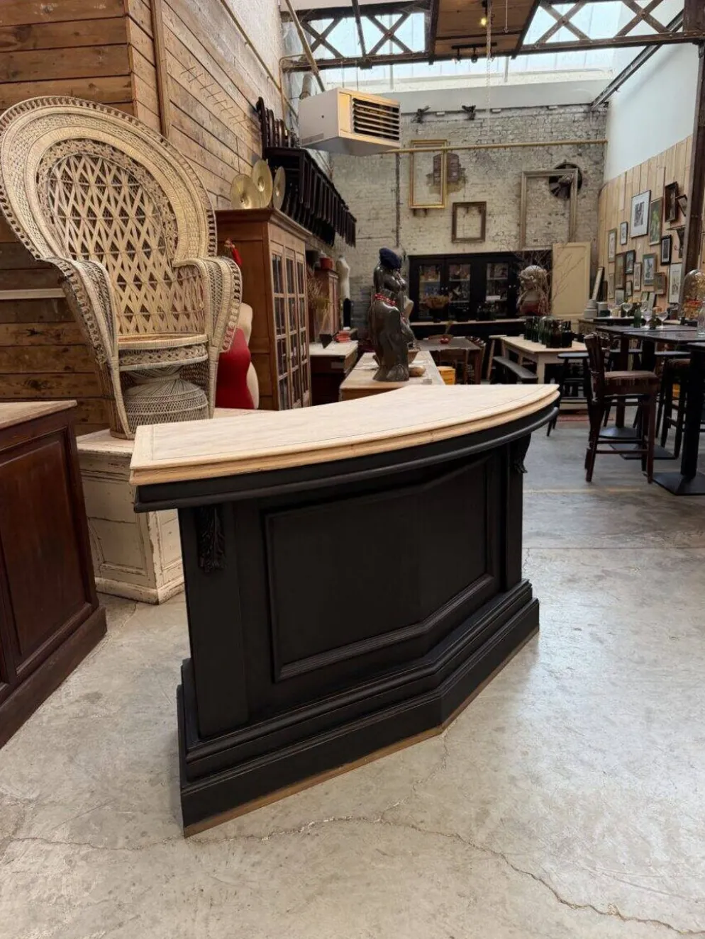 Comptoir de bar incurvé XXème