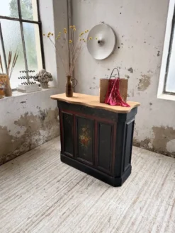Comptoir de commerce, décor peint fleuri, 1920