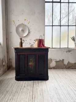 Comptoir de commerce, décor peint fleuri, 1920