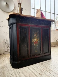 Comptoir de commerce, décor peint fleuri, 1920