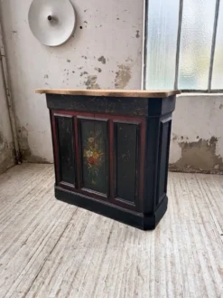 Comptoir de commerce, décor peint fleuri, 1920