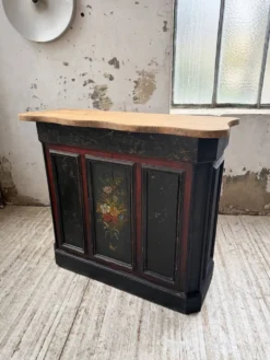 Comptoir de commerce, décor peint fleuri, 1920