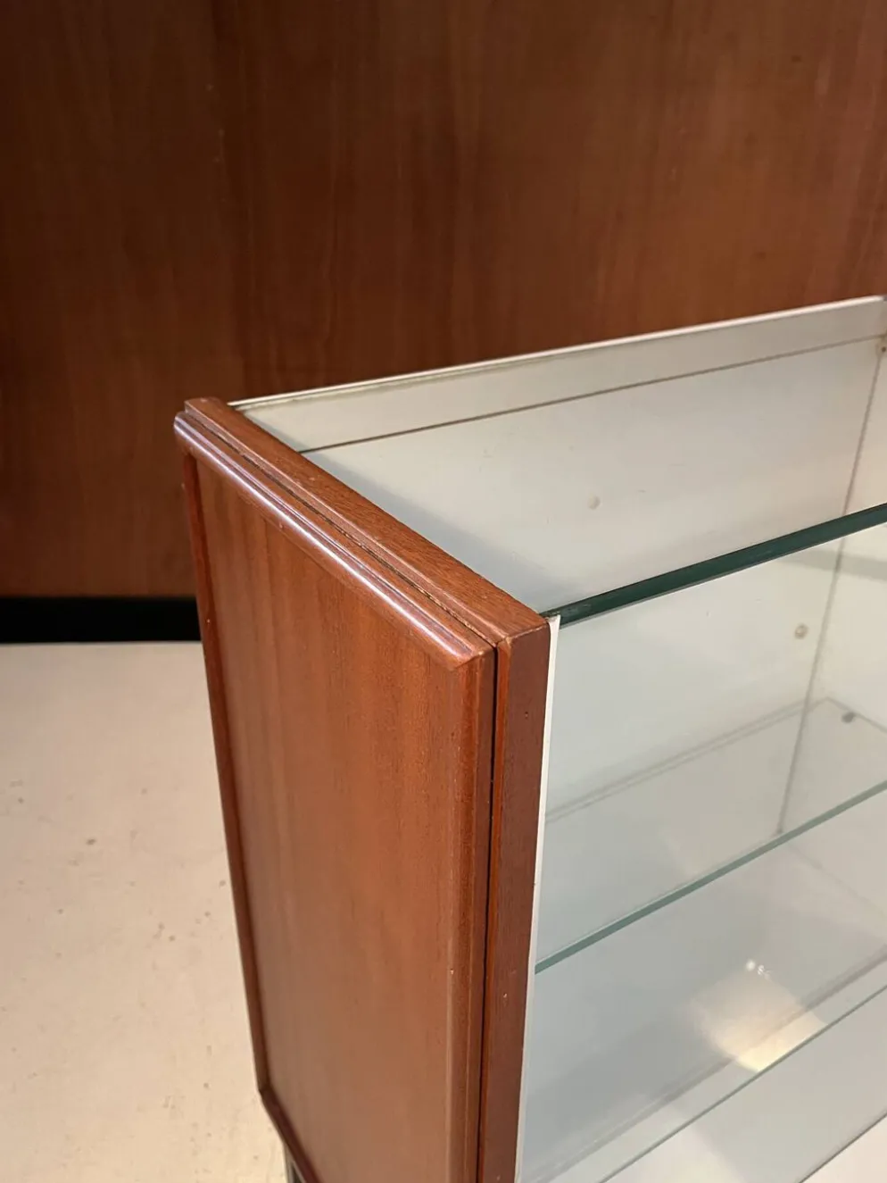 Comptoir de commerce / vitrine des années 60