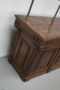 Comptoir de magasin en chêne français antique / unité de rangement, 19e siècle