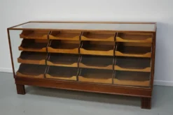 Comptoir de magasin en hêtre anglais antique, vers 1920-1930